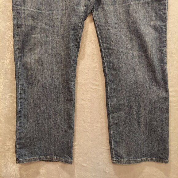 Lee Classic Fit Straight Leg Jeans Size 18 straight measures 39x29 high rise Mom - Picture 12 of 13